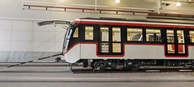 Los trenes cuentan con evacuación frontal, similar a los Alstom del Metro de Barcelona.