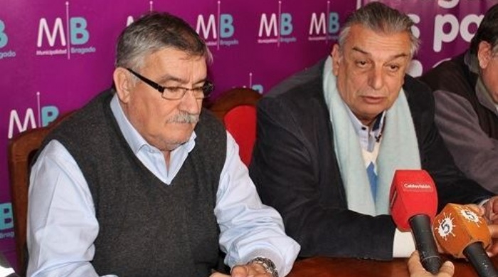 El administrador de Ferrobaires, cnel. (R) Dotti (derecha), en Bragado.