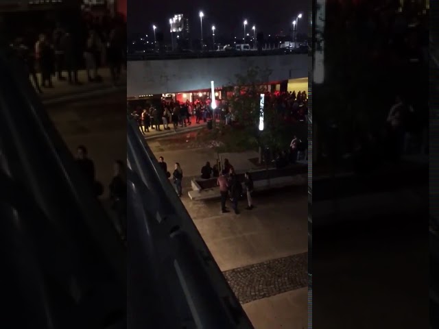 Denuncian “fiesta clandestina” en un bar de la estación Facultad de Derecho
