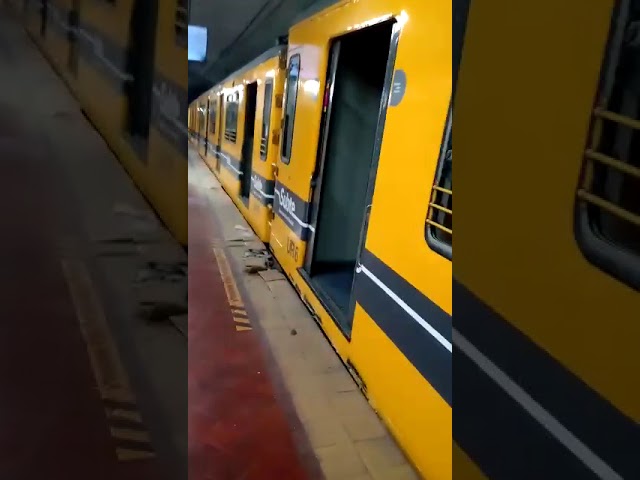 Descarriló un tren en la línea E