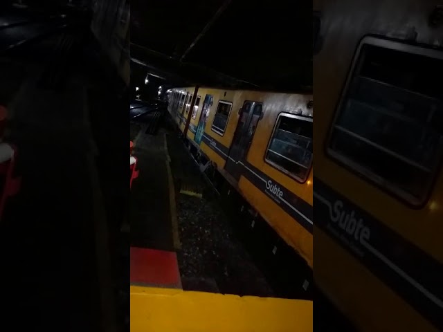 Descarriló un tren en la estación Plaza de los Virreyes de la línea E