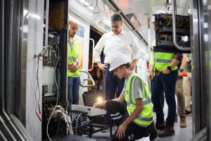 Jorge Macri supervisa la instalación del equipamiento para el CBTC de la línea D.