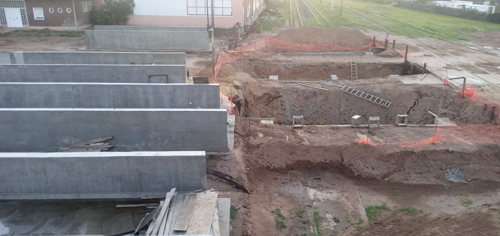 Polémica: proponen vender terrenos ferroviarios en Junín para pagar obras  frenadas por el gobierno nacional | enelSubte